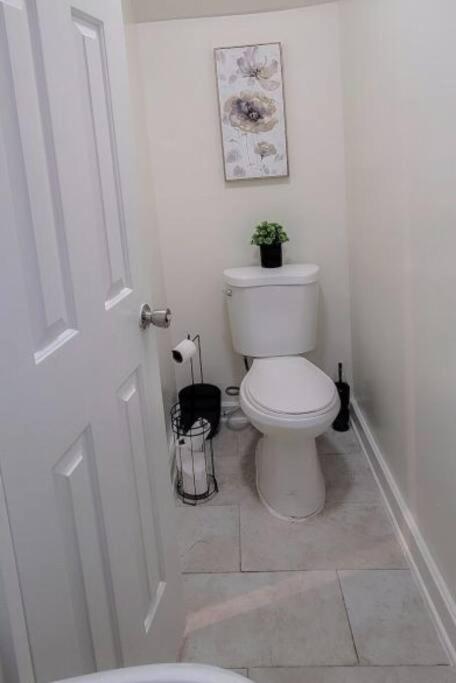 Great 2 Bedroom Condo,Free Parking,Easy Commute. إيرفينغتون المظهر الخارجي الصورة